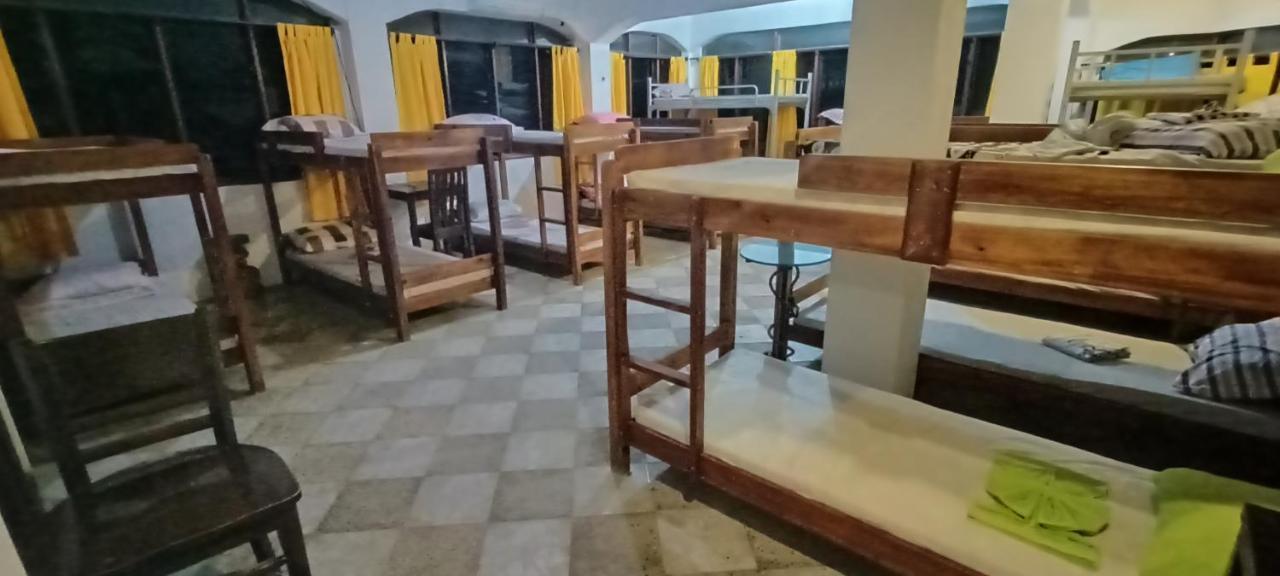Patrick'S On The Beach Resort Хенерал Луна Екстериор снимка