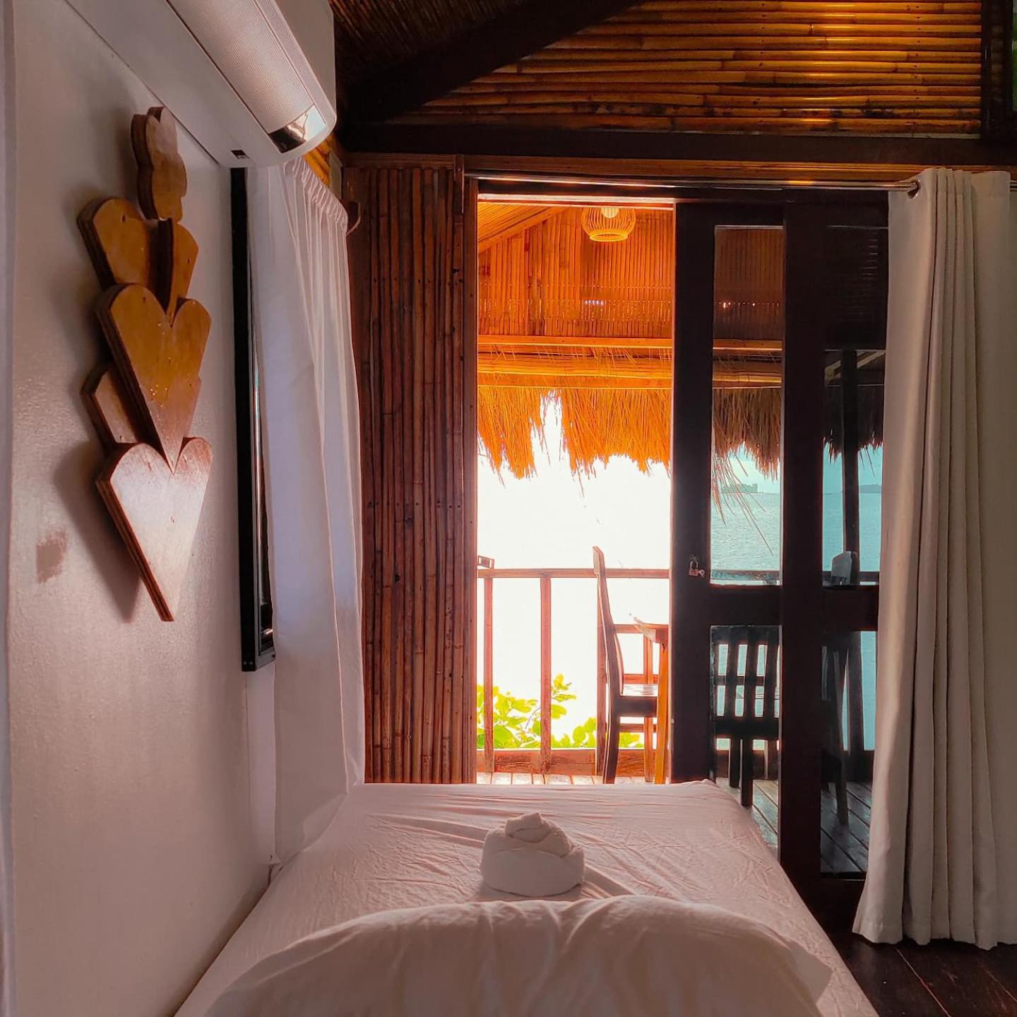 Patrick'S On The Beach Resort Хенерал Луна Екстериор снимка